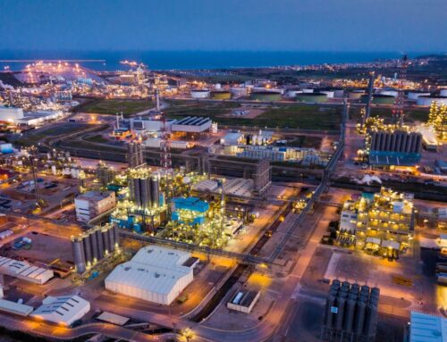 Contaminación lumínica en entornos ATEX: qué es, cómo afecta y cómo reducirla en el entorno de tu planta industrial